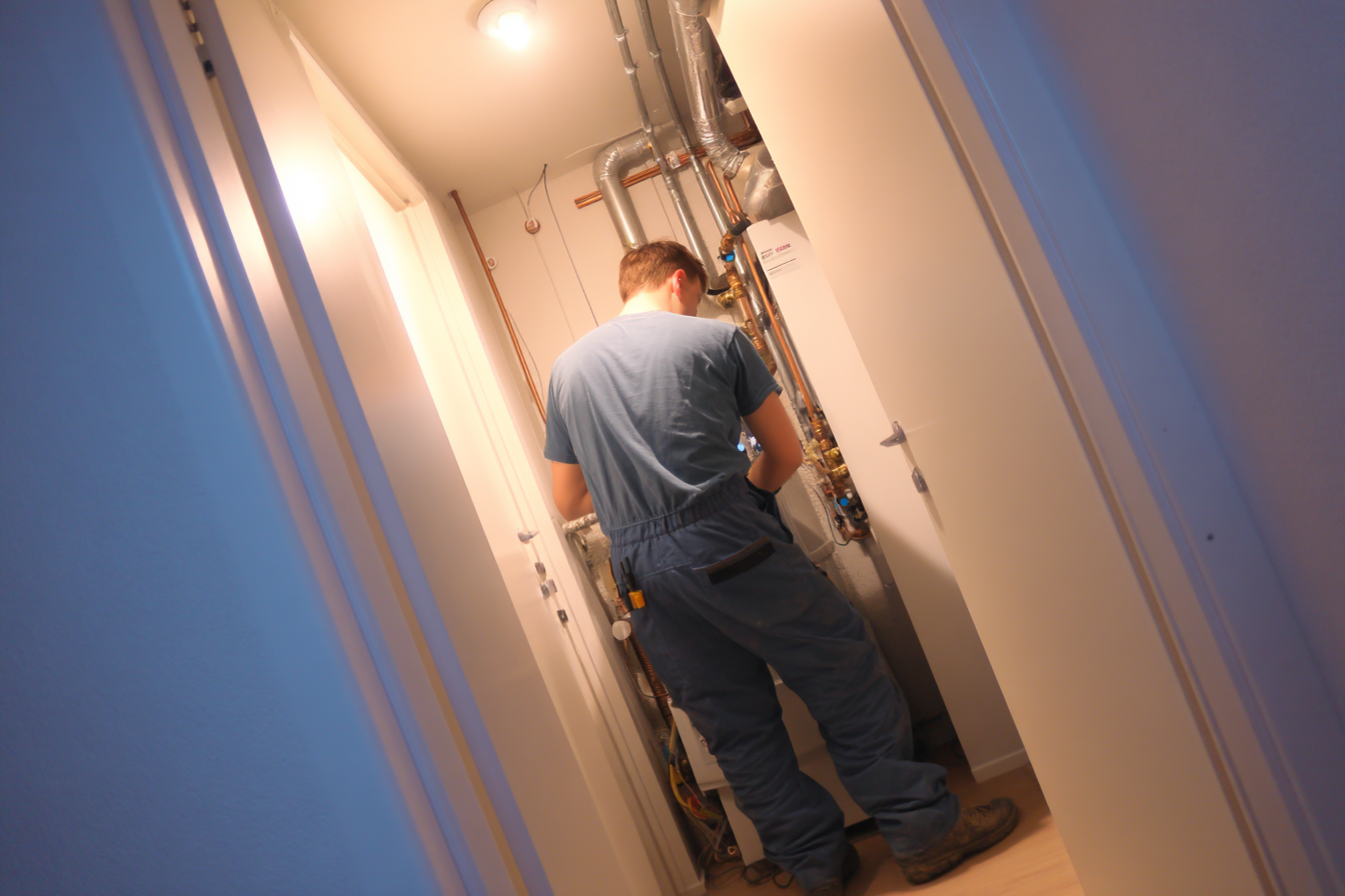 Maalämpöpumpun sisäyksikön asennus